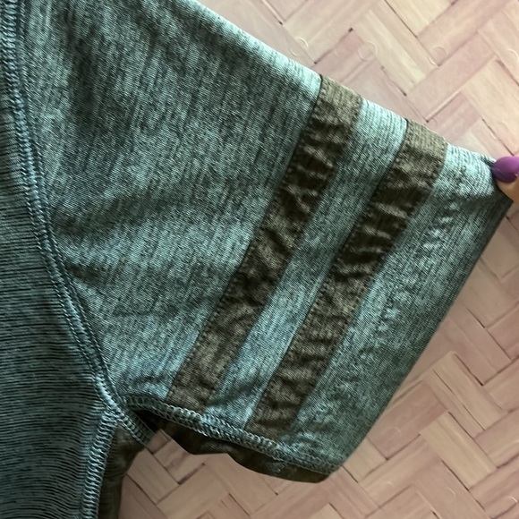 4/$20 Rawlings boys t-shirt, colour blends blue black size large - Picture 3 of 4